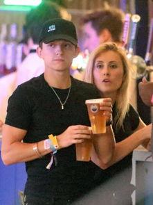 娱乐爆料社荷兰弟,揭秘超级英雄背后的真实生活 第1张 娱乐爆料社荷兰弟,揭秘超级英雄背后的真实生活 第1张